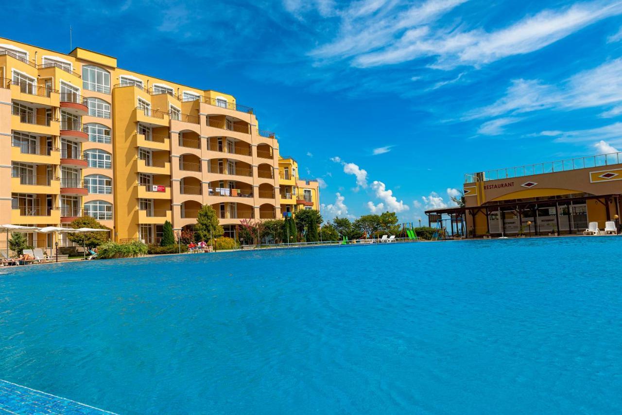 Menada Grand Resort Apartments Aheloy Bagian luar foto