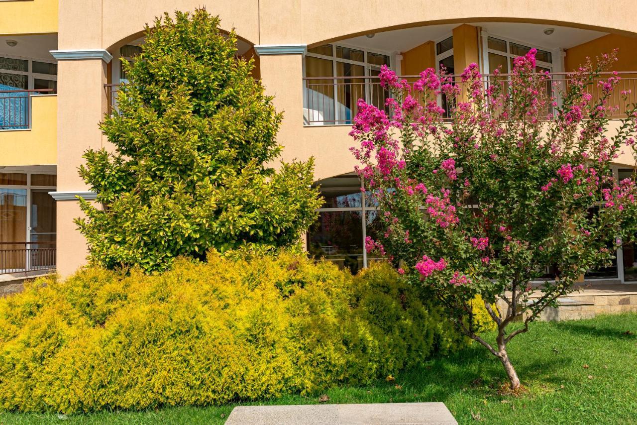 Menada Grand Resort Apartments Aheloy Bagian luar foto