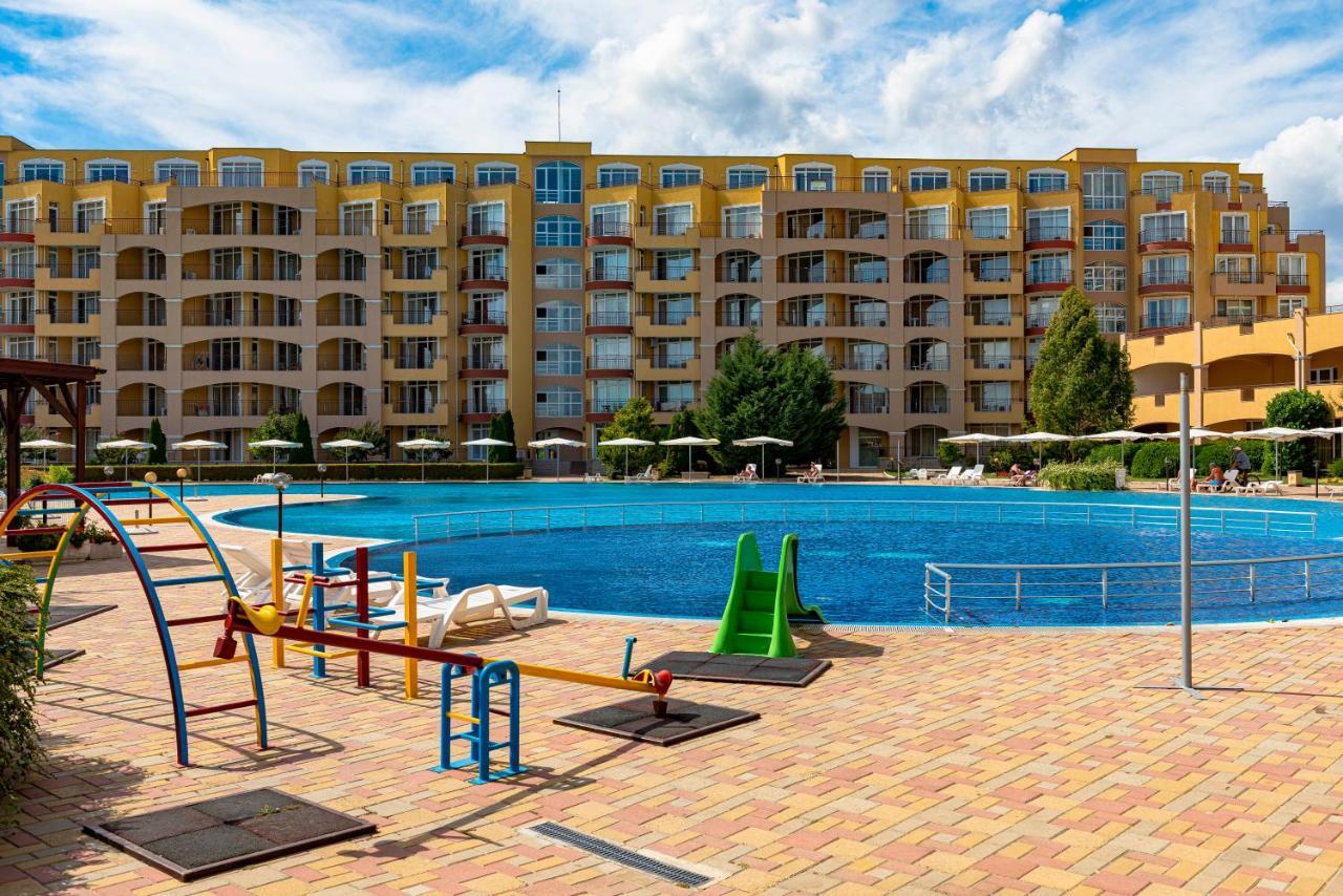 Menada Grand Resort Apartments Aheloy Bagian luar foto