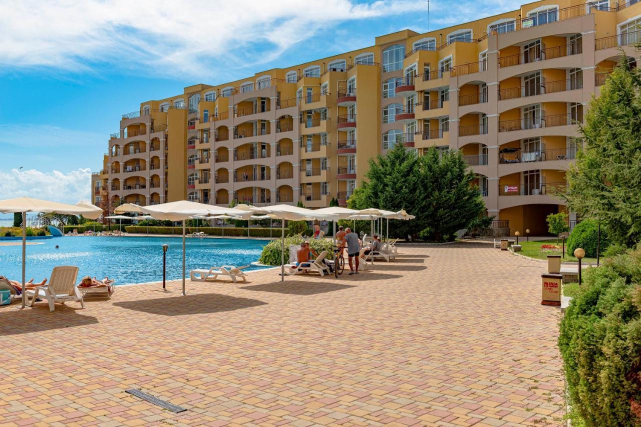Menada Grand Resort Apartments Aheloy Bagian luar foto