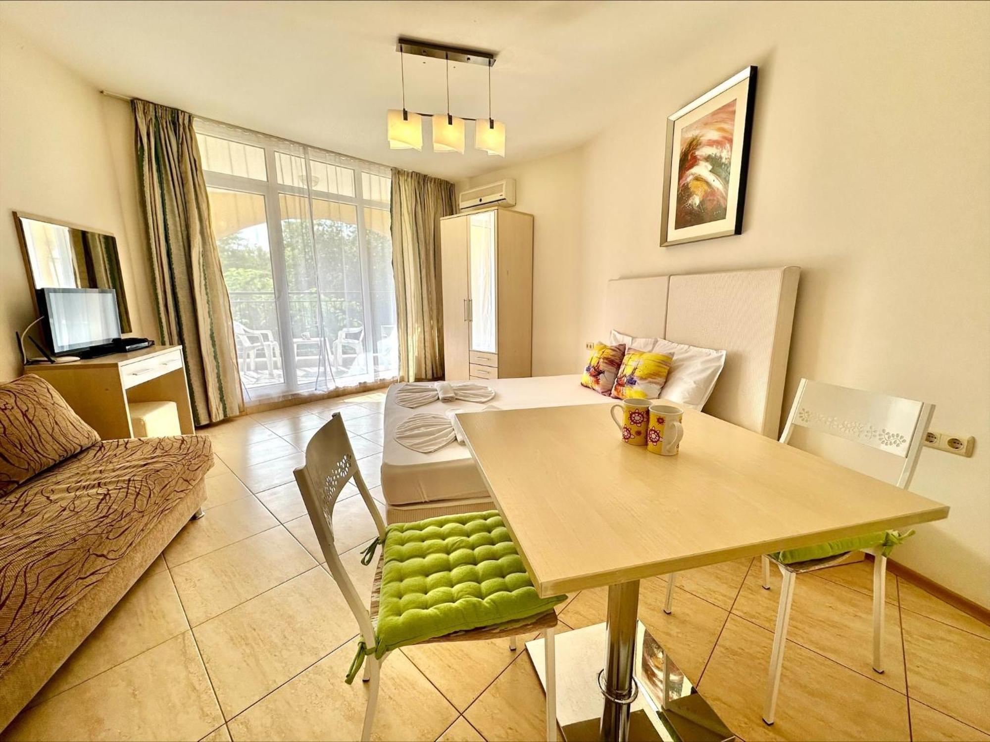 Menada Grand Resort Apartments Aheloy Bagian luar foto